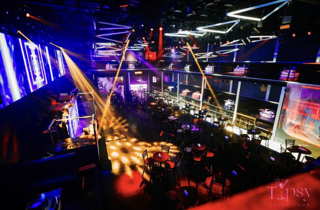 TIPSY SUPER CLUB(チップシー スーパークラブ)